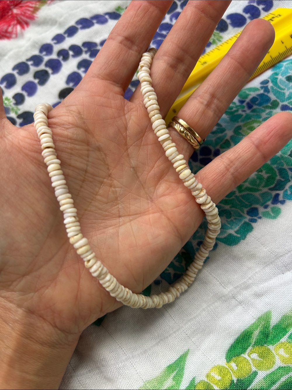 Puka Shell Hawaiian lei Necklace - Natural Shell Style - Picture 3 of 3
